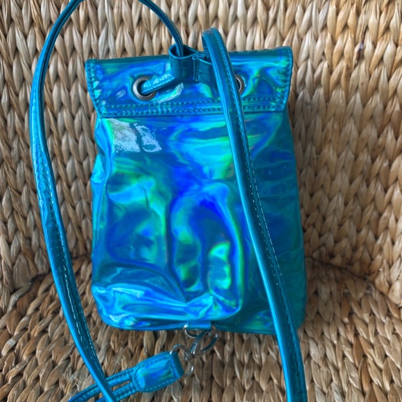 ❣️Sold❣️EUC Unif Quip Mini Holographic Backpack - Picture 4 of 8